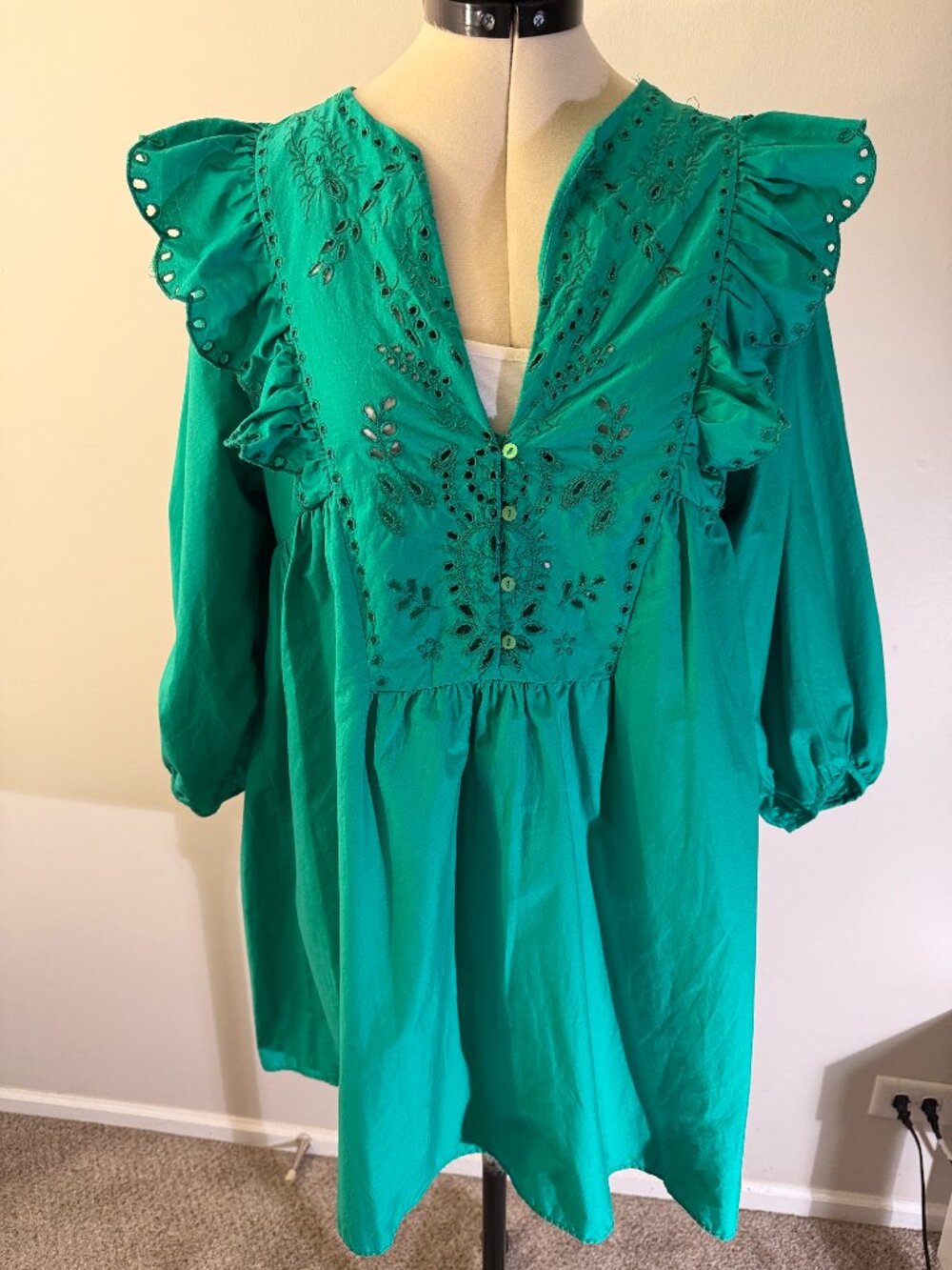 Zara green mini tunic dress with V-neck, embroidery and long sleeves, size L